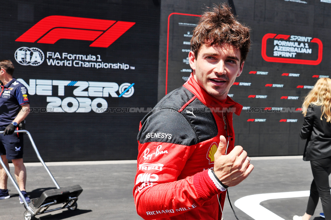 GP AZERBAIJAN, Charles Leclerc (MON) Ferrari celebrates winning the Sprint Shootout in parc ferme.

29.04.2023. Formula 1 World Championship, Rd 4, Azerbaijan Grand Prix, Baku Street Circuit, Azerbaijan, Sprint Day.

- www.xpbimages.com, EMail: requests@xpbimages.com ¬© Copyright: Bearne / XPB Images