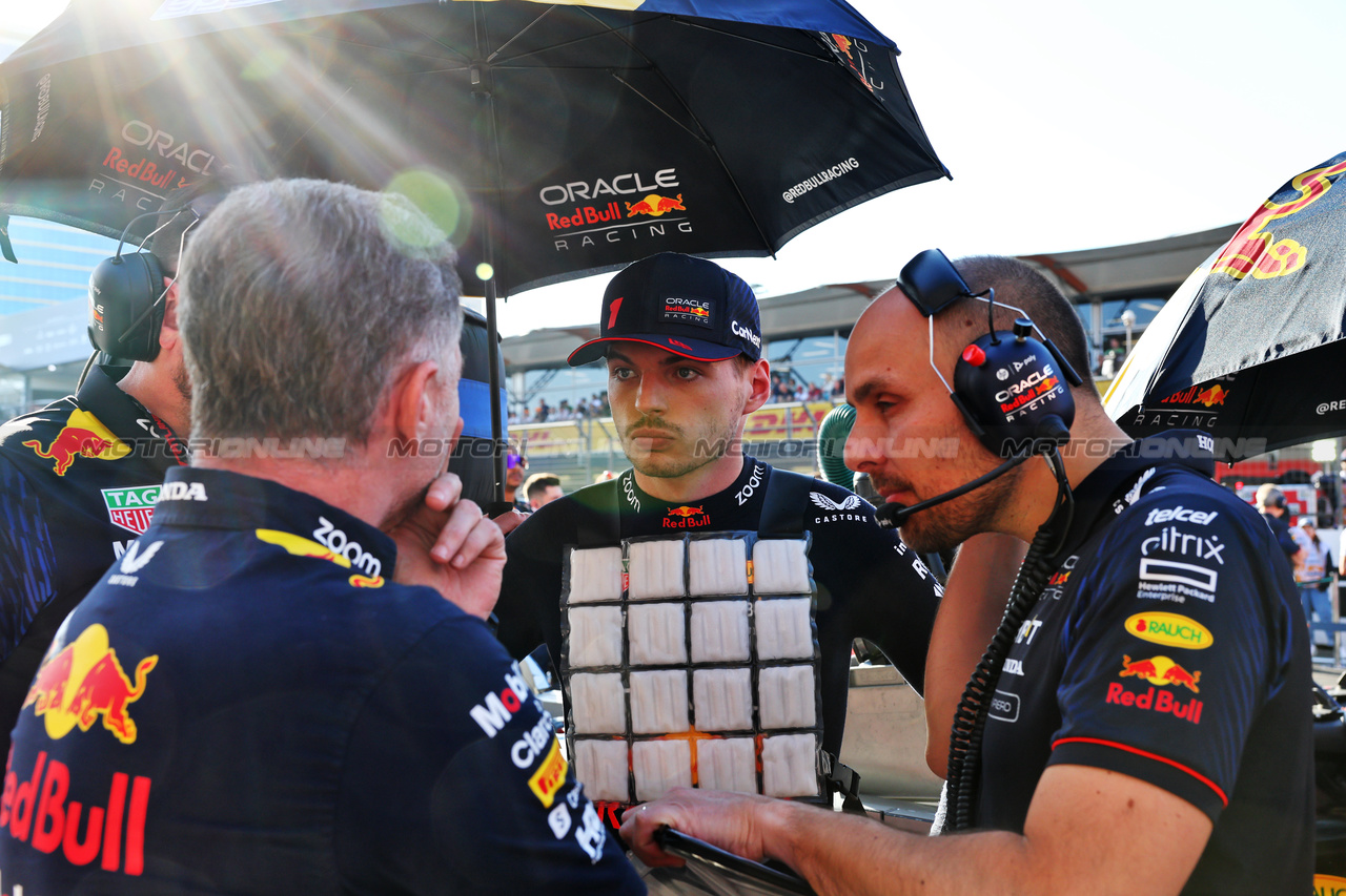 GP AZERBAIJAN, Christian Horner (GBR) Red Bull Racing Team Principal with Max Verstappen (NLD) Red Bull Racing e Gianpiero Lambiase (ITA) Red Bull Racing Engineer on the grid.

29.04.2023. Formula 1 World Championship, Rd 4, Azerbaijan Grand Prix, Baku Street Circuit, Azerbaijan, Sprint Day.

- www.xpbimages.com, EMail: requests@xpbimages.com ¬© Copyright: Batchelor / XPB Images