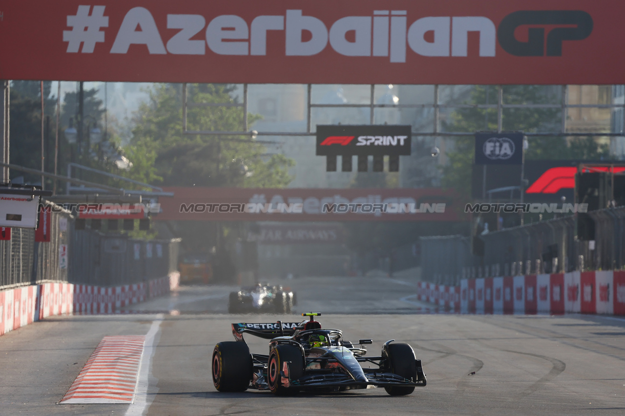 GP AZERBAIJAN, Lewis Hamilton (GBR) Mercedes AMG F1 W14.

29.04.2023. Formula 1 World Championship, Rd 4, Azerbaijan Grand Prix, Baku Street Circuit, Azerbaijan, Sprint Day.

- www.xpbimages.com, EMail: requests@xpbimages.com ¬© Copyright: Batchelor / XPB Images