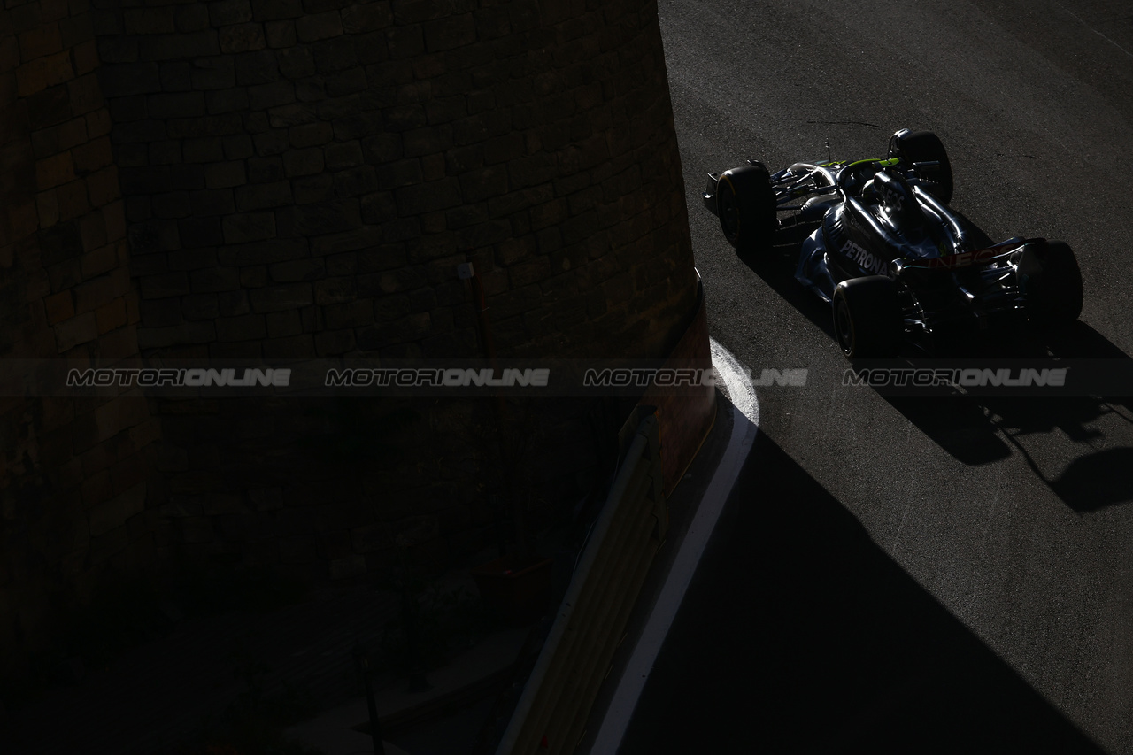 GP AZERBAIJAN, Lewis Hamilton (GBR) Mercedes AMG F1 W14.



29.04.2023. Formula 1 World Championship, Rd 4, Azerbaijan Grand Prix, Baku Street Circuit, Azerbaijan, Sprint Day.

 - www.xpbimages.com, EMail: requests@xpbimages.com ¬© Copyright: Coates / XPB Images
