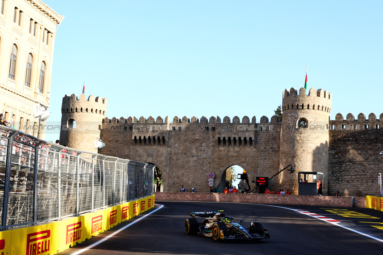 GP AZERBAIJAN, Lewis Hamilton (GBR) Mercedes AMG F1 W14.

29.04.2023. Formula 1 World Championship, Rd 4, Azerbaijan Grand Prix, Baku Street Circuit, Azerbaijan, Sprint Day.

 - www.xpbimages.com, EMail: requests@xpbimages.com ¬© Copyright: Coates / XPB Images