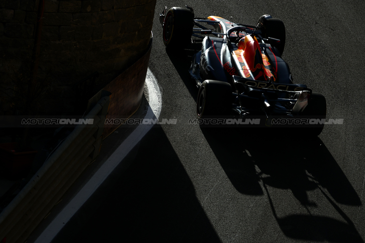 GP AZERBAIJAN, Max Verstappen (NLD) Red Bull Racing RB19.

29.04.2023. Formula 1 World Championship, Rd 4, Azerbaijan Grand Prix, Baku Street Circuit, Azerbaijan, Sprint Day.

 - www.xpbimages.com, EMail: requests@xpbimages.com ¬© Copyright: Coates / XPB Images