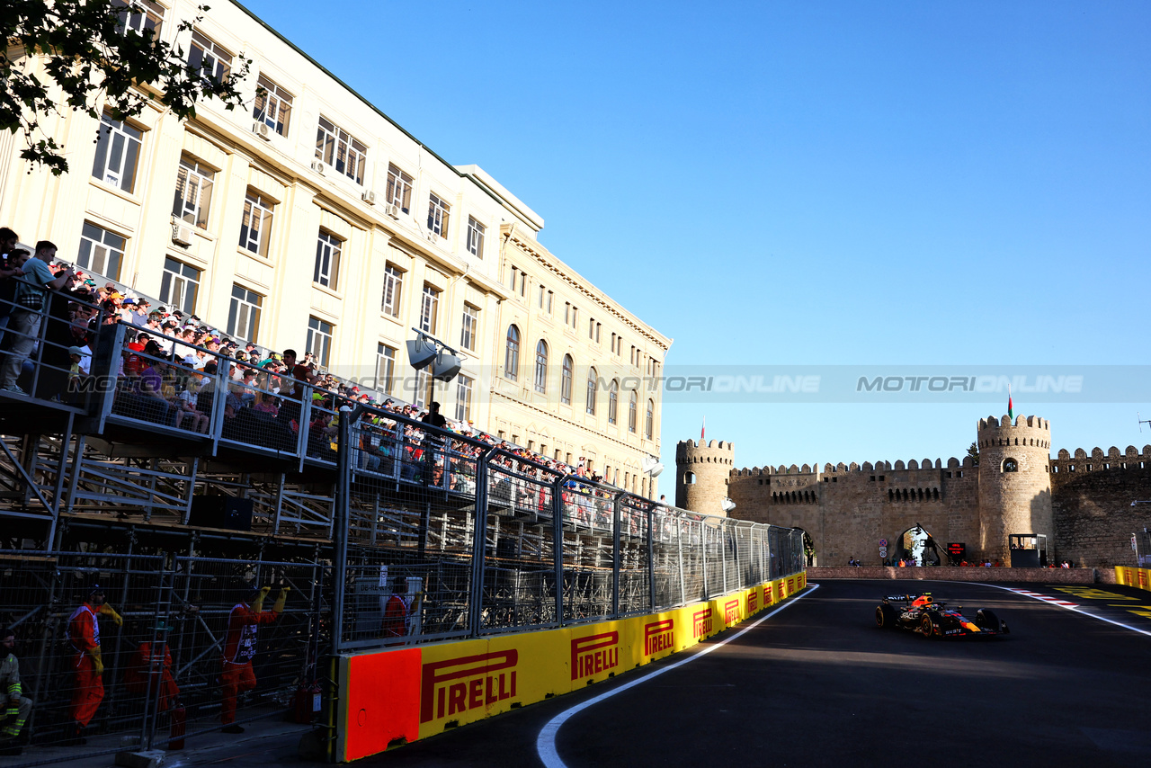 GP AZERBAIJAN, Sergio Perez (MEX) Red Bull Racing RB19.

29.04.2023. Formula 1 World Championship, Rd 4, Azerbaijan Grand Prix, Baku Street Circuit, Azerbaijan, Sprint Day.

 - www.xpbimages.com, EMail: requests@xpbimages.com ¬© Copyright: Coates / XPB Images