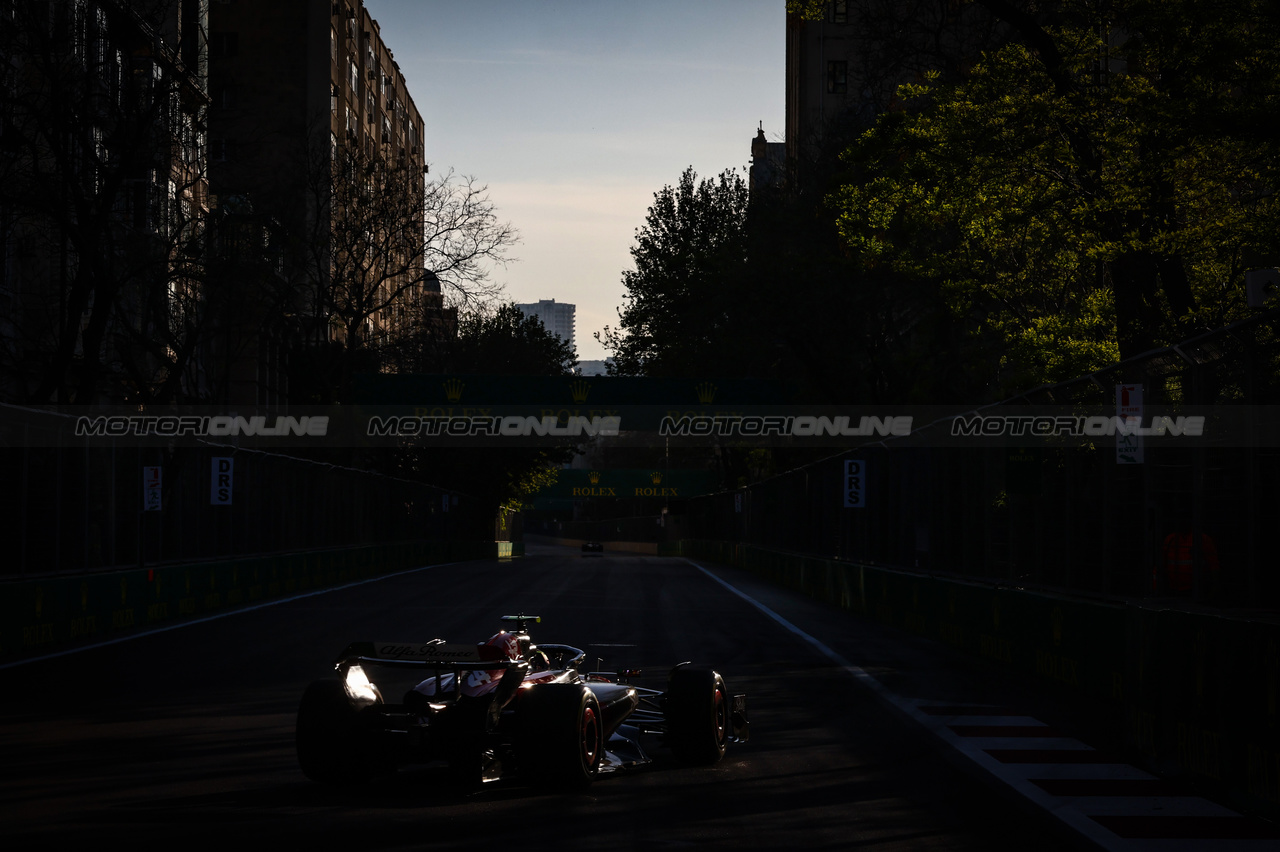 GP AZERBAIJAN, Guanyu Zhou (CHI), Alfa Romeo Racing 
29.04.2023. Formula 1 World Championship, Rd 4, Azerbaijan Grand Prix, Baku Street Circuit, Azerbaijan, Sprint Day.
- www.xpbimages.com, EMail: requests@xpbimages.com ¬© Copyright: Charniaux / XPB Images