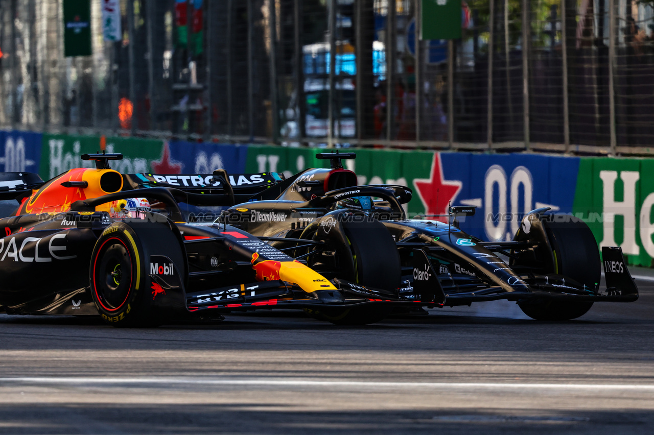 GP AZERBAIJAN, Max Verstappen (NLD), Red Bull Racing e George Russell (GBR), Mercedes AMG F1 
29.04.2023. Formula 1 World Championship, Rd 4, Azerbaijan Grand Prix, Baku Street Circuit, Azerbaijan, Sprint Day.
- www.xpbimages.com, EMail: requests@xpbimages.com ¬© Copyright: Charniaux / XPB Images