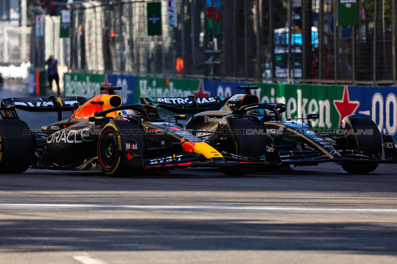 GP AZERBAIJAN, Max Verstappen (NLD), Red Bull Racing e George Russell (GBR), Mercedes AMG F1 
29.04.2023. Formula 1 World Championship, Rd 4, Azerbaijan Grand Prix, Baku Street Circuit, Azerbaijan, Sprint Day.
- www.xpbimages.com, EMail: requests@xpbimages.com ¬© Copyright: Charniaux / XPB Images