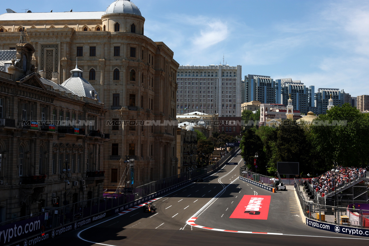 GP AZERBAIJAN, Sergio Perez (MEX) Red Bull Racing RB19.

29.04.2023. Formula 1 World Championship, Rd 4, Azerbaijan Grand Prix, Baku Street Circuit, Azerbaijan, Sprint Day.

 - www.xpbimages.com, EMail: requests@xpbimages.com ¬© Copyright: Coates / XPB Images
