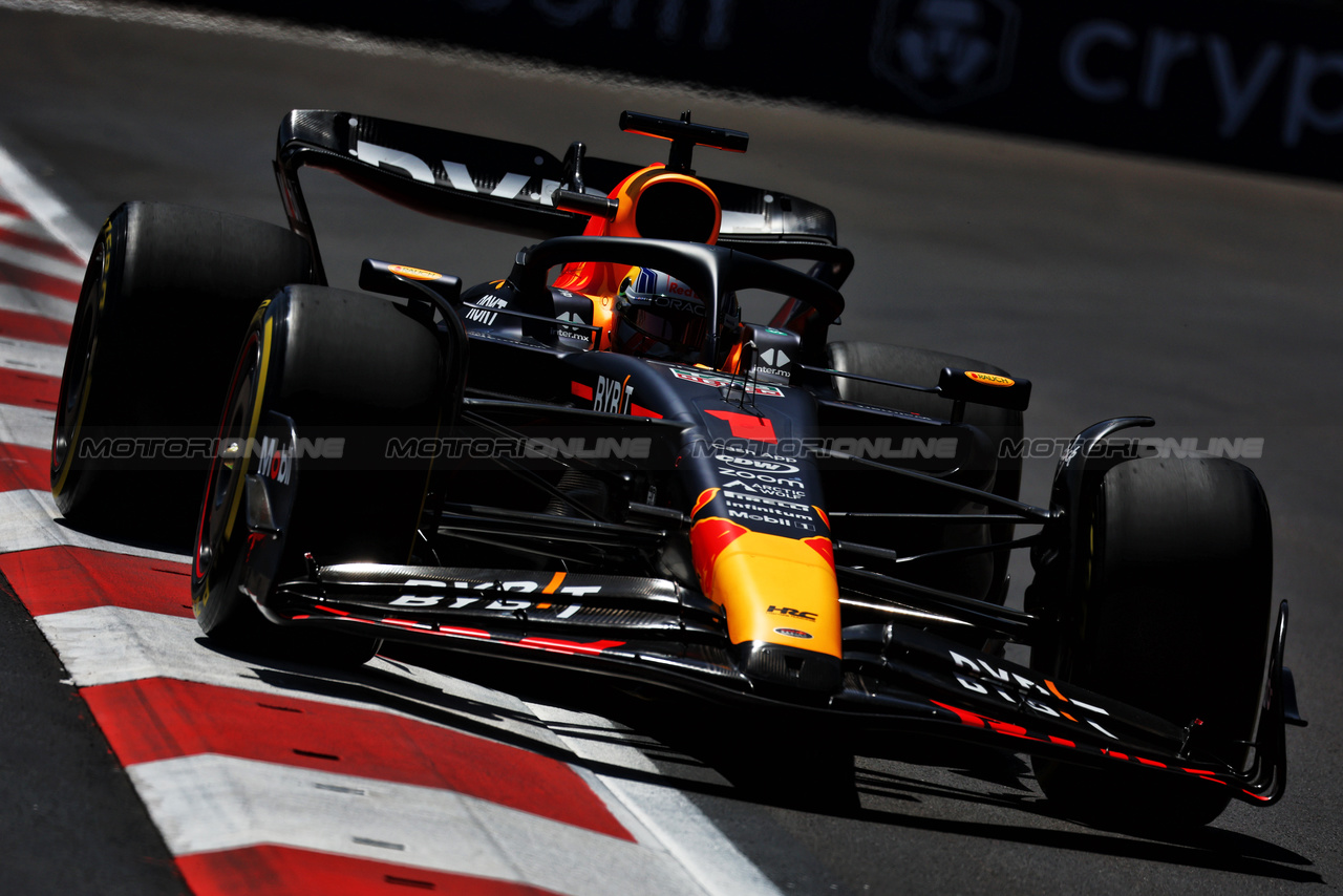 GP AZERBAIJAN, Max Verstappen (NLD) Red Bull Racing RB19.

29.04.2023. Formula 1 World Championship, Rd 4, Azerbaijan Grand Prix, Baku Street Circuit, Azerbaijan, Sprint Day.

 - www.xpbimages.com, EMail: requests@xpbimages.com ¬© Copyright: Coates / XPB Images