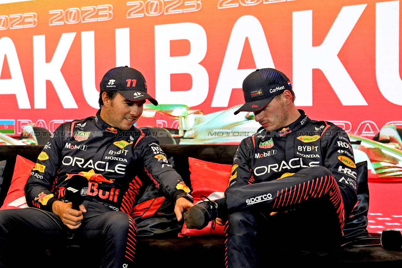 GP AZERBAIJAN, (L to R): Sergio Perez (MEX) Red Bull Racing e team mate Max Verstappen (NLD) Red Bull Racing, in the post Sprint race FIA Press Conference.

29.04.2023. Formula 1 World Championship, Rd 4, Azerbaijan Grand Prix, Baku Street Circuit, Azerbaijan, Sprint Day.

- www.xpbimages.com, EMail: requests@xpbimages.com ¬© Copyright: XPB Images