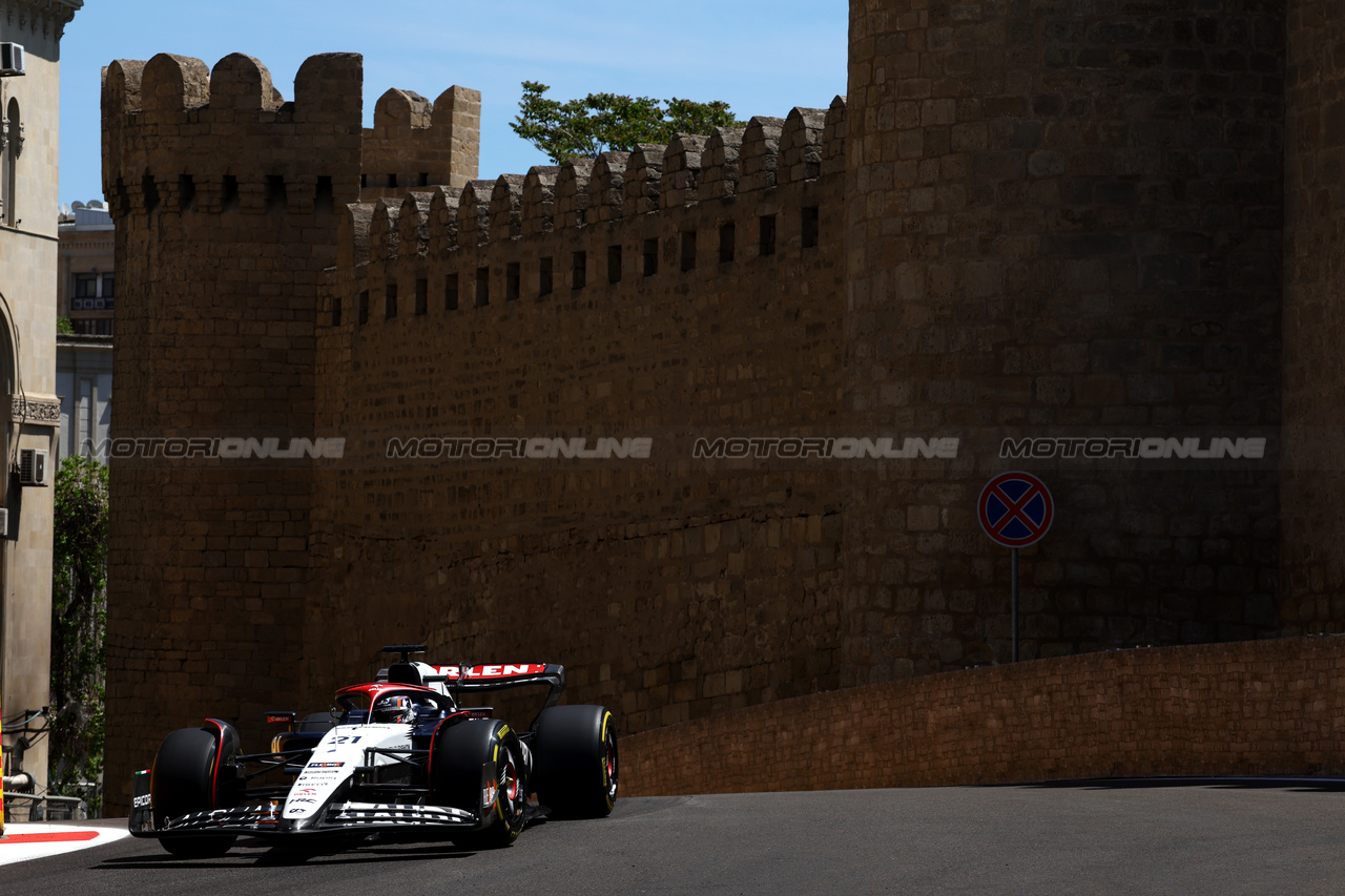 GP AZERBAIJAN, Nyck de Vries (NLD) AlphaTauri AT04.

29.04.2023. Formula 1 World Championship, Rd 4, Azerbaijan Grand Prix, Baku Street Circuit, Azerbaijan, Sprint Day.

- www.xpbimages.com, EMail: requests@xpbimages.com ¬© Copyright: Batchelor / XPB Images