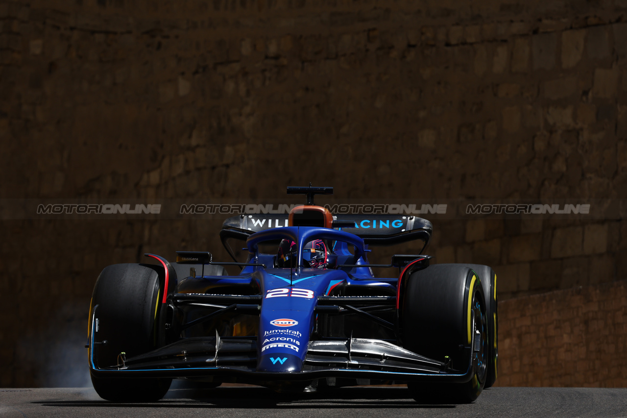 GP AZERBAIJAN, Alexander Albon (THA) Williams Racing FW45 locks up under braking.

29.04.2023. Formula 1 World Championship, Rd 4, Azerbaijan Grand Prix, Baku Street Circuit, Azerbaijan, Sprint Day.

- www.xpbimages.com, EMail: requests@xpbimages.com ¬© Copyright: Batchelor / XPB Images