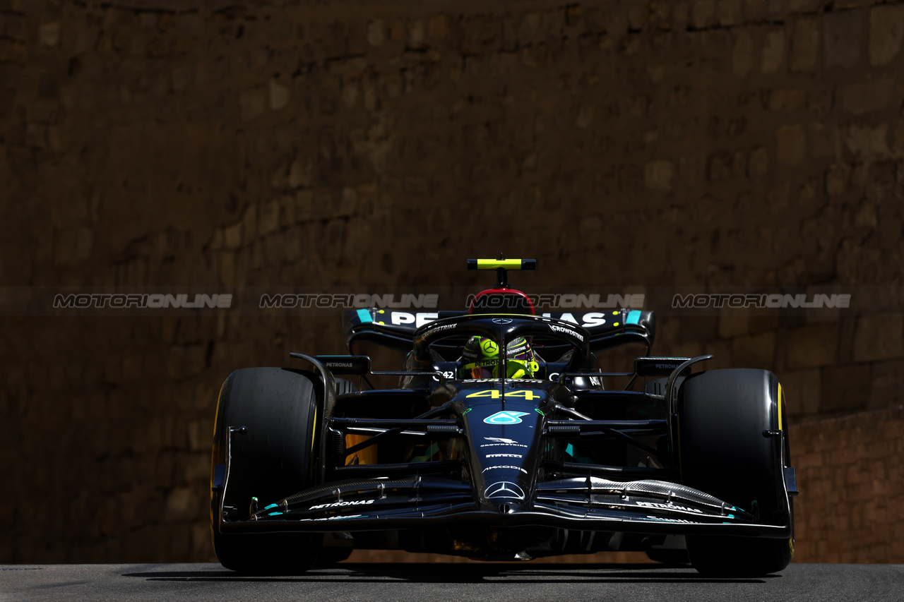 GP AZERBAIJAN, Lewis Hamilton (GBR) Mercedes AMG F1 W14.

29.04.2023. Formula 1 World Championship, Rd 4, Azerbaijan Grand Prix, Baku Street Circuit, Azerbaijan, Sprint Day.

- www.xpbimages.com, EMail: requests@xpbimages.com ¬© Copyright: Batchelor / XPB Images