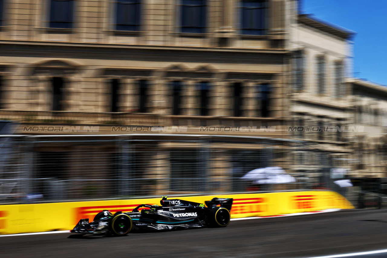 GP AZERBAIJAN, Lewis Hamilton (GBR) Mercedes AMG F1 W14.

29.04.2023. Formula 1 World Championship, Rd 4, Azerbaijan Grand Prix, Baku Street Circuit, Azerbaijan, Sprint Day.

- www.xpbimages.com, EMail: requests@xpbimages.com ¬© Copyright: Batchelor / XPB Images
