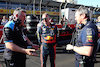 GP AZERBAIJAN, Otmar Szafnauer (USA) Alpine F1 Team, Team Principal (Left) with Paul Monaghan (GBR) Red Bull Racing Chief Engineer (Right) on the grid.
29.04.2023. Formula 1 World Championship, Rd 4, Azerbaijan Grand Prix, Baku Street Circuit, Azerbaijan, Sprint Day.
- www.xpbimages.com, EMail: requests@xpbimages.com ¬© Copyright: Batchelor / XPB Images