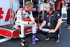 GP AZERBAIJAN, (L to R): Kevin Magnussen (DEN) Haas F1 Team with Mark Slade (GBR) Haas F1 Team Gara Engineer on the grid.
29.04.2023. Formula 1 World Championship, Rd 4, Azerbaijan Grand Prix, Baku Street Circuit, Azerbaijan, Sprint Day.
- www.xpbimages.com, EMail: requests@xpbimages.com ¬© Copyright: Batchelor / XPB Images