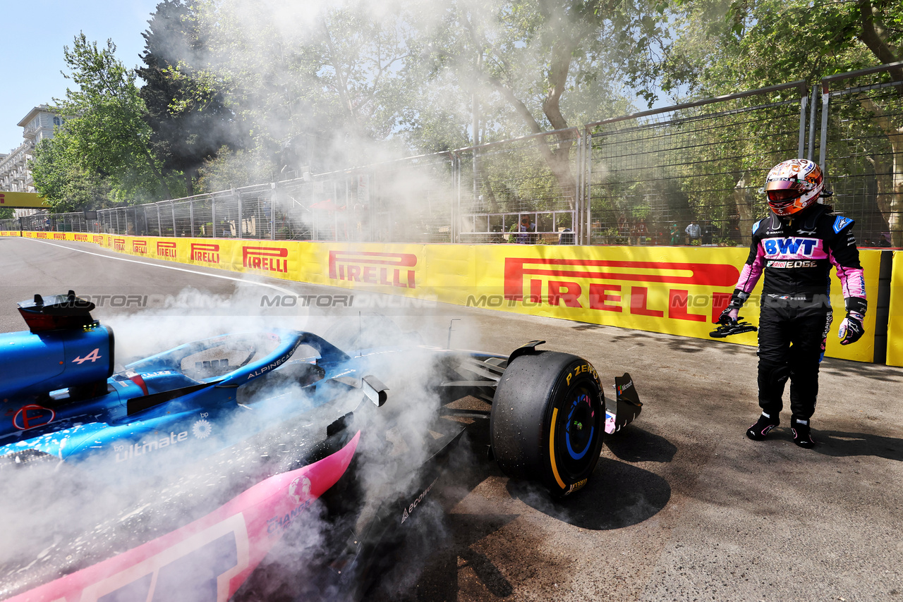 GP AZERBAIJAN, Pierre Gasly (FRA) Alpine F1 Team A523 stopped on track in the practice session.

28.04.2023. Formula 1 World Championship, Rd 4, Azerbaijan Grand Prix, Baku Street Circuit, Azerbaijan, Qualifiche Day.

- www.xpbimages.com, EMail: requests@xpbimages.com ¬© Copyright: Charniaux / XPB Images