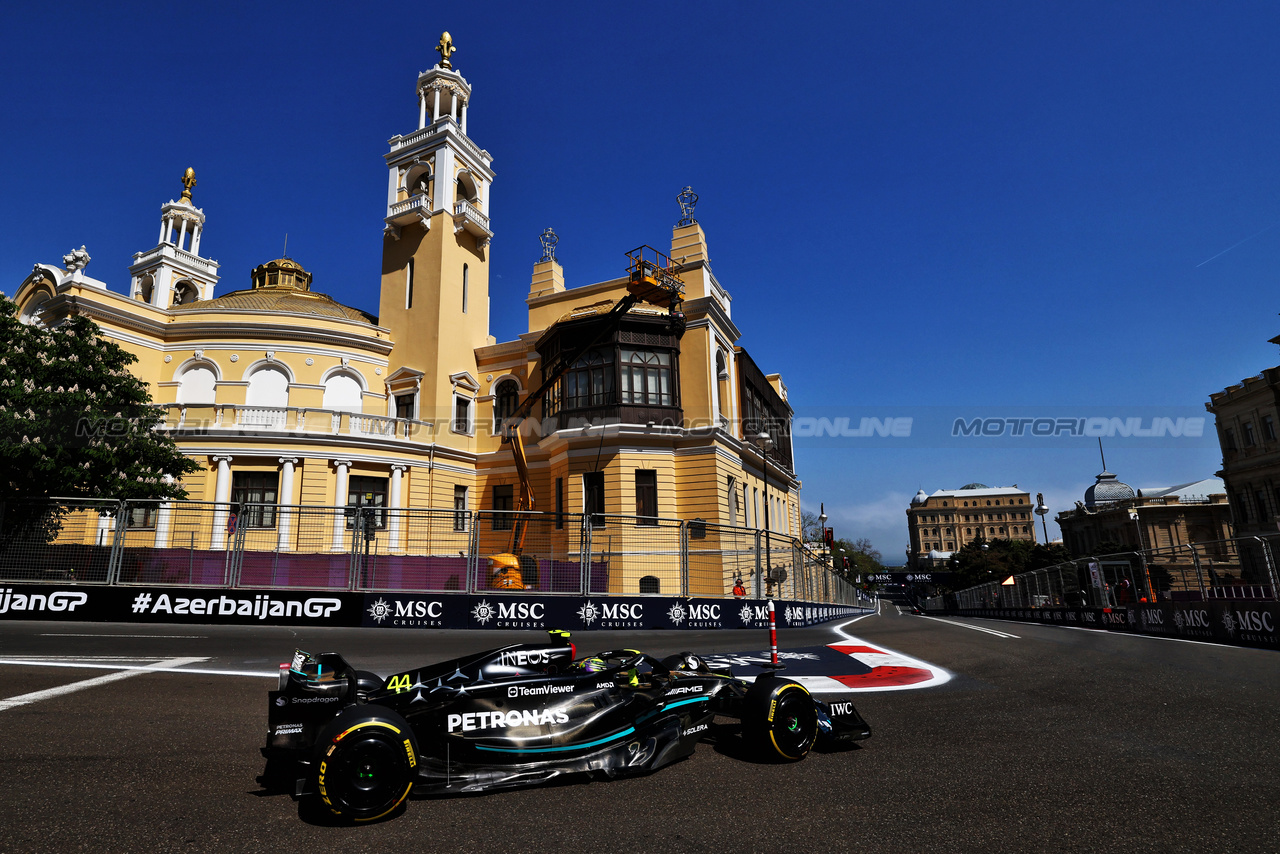 GP AZERBAIJAN, Lewis Hamilton (GBR) Mercedes AMG F1 W14.

28.04.2023. Formula 1 World Championship, Rd 4, Azerbaijan Grand Prix, Baku Street Circuit, Azerbaijan, Qualifiche Day.

 - www.xpbimages.com, EMail: requests@xpbimages.com ¬© Copyright: Coates / XPB Images