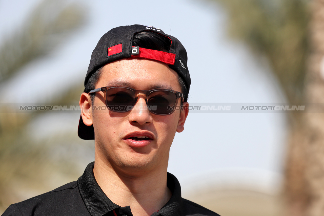GP BAHRAIN, Zhou Guanyu (CHN) Alfa Romeo F1 Team.

05.03.2023. Formula 1 World Championship, Rd 1, Bahrain Grand Prix, Sakhir, Bahrain, Gara Day.

- www.xpbimages.com, EMail: requests@xpbimages.com © Copyright: Bearne / XPB Images