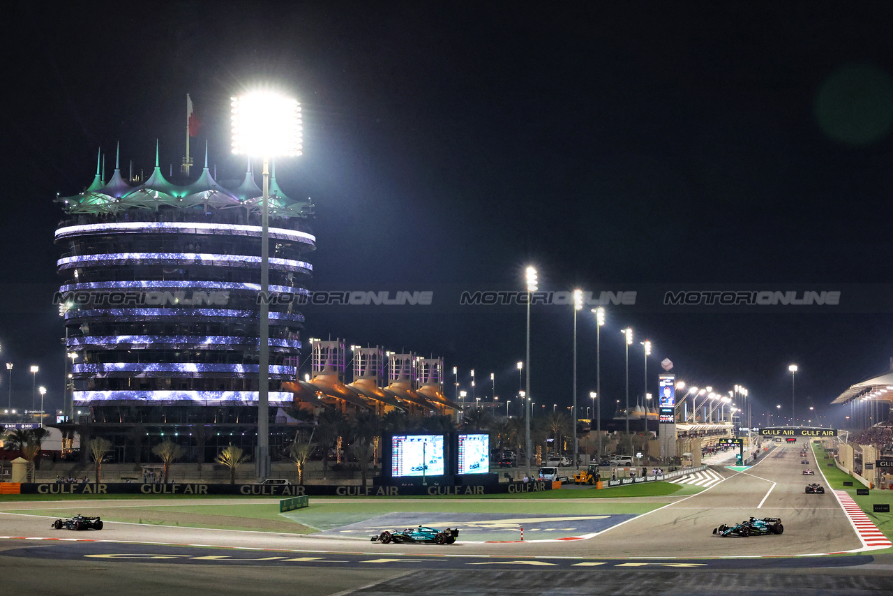 GP BAHRAIN, Fernando Alonso (ESP) Aston Martin F1 Team AMR23 e Lance Stroll (CDN) Aston Martin F1 Team AMR23.

05.03.2023. Formula 1 World Championship, Rd 1, Bahrain Grand Prix, Sakhir, Bahrain, Gara Day.

- www.xpbimages.com, EMail: requests@xpbimages.com © Copyright: Charniaux / XPB Images