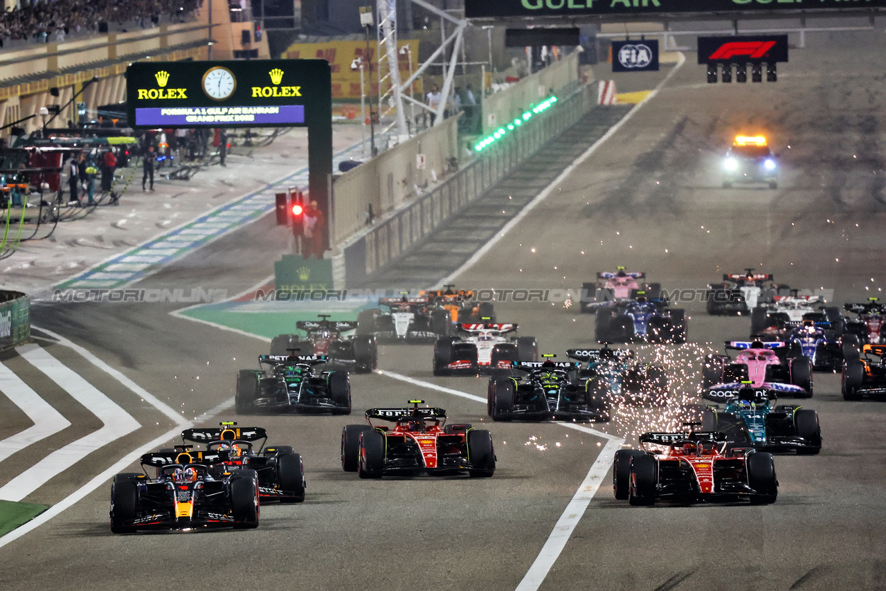 GP BAHRAIN, Max Verstappen (NLD) Red Bull Racing RB19 davanti a at the partenza of the race.

05.03.2023. Formula 1 World Championship, Rd 1, Bahrain Grand Prix, Sakhir, Bahrain, Gara Day.

- www.xpbimages.com, EMail: requests@xpbimages.com © Copyright: Charniaux / XPB Images