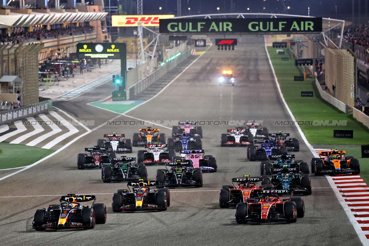 GP BAHRAIN, Max Verstappen (NLD) Red Bull Racing RB19 davanti a at the partenza of the race.

05.03.2023. Formula 1 World Championship, Rd 1, Bahrain Grand Prix, Sakhir, Bahrain, Gara Day.

- www.xpbimages.com, EMail: requests@xpbimages.com © Copyright: Charniaux / XPB Images