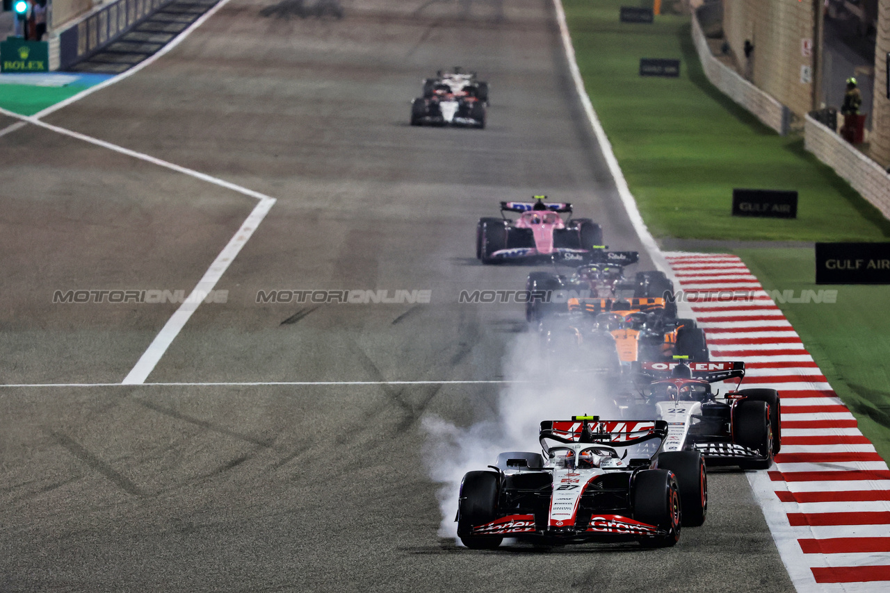 GP BAHRAIN, Nico Hulkenberg (GER) Haas VF-23 locks up under braking.

05.03.2023. Formula 1 World Championship, Rd 1, Bahrain Grand Prix, Sakhir, Bahrain, Gara Day.

- www.xpbimages.com, EMail: requests@xpbimages.com © Copyright: Charniaux / XPB Images