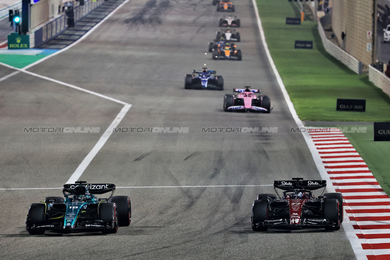 GP BAHRAIN, Lance Stroll (CDN) Aston Martin F1 Team AMR23 e Valtteri Bottas (FIN) Alfa Romeo F1 Team C43 battle for position.

05.03.2023. Formula 1 World Championship, Rd 1, Bahrain Grand Prix, Sakhir, Bahrain, Gara Day.

- www.xpbimages.com, EMail: requests@xpbimages.com © Copyright: Charniaux / XPB Images