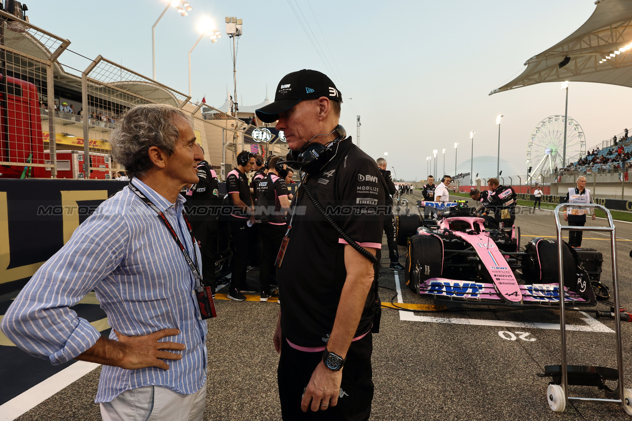 GP BAHRAIN, (L to R): Alain Prost (FRA) with Alan Permane (GBR) Alpine F1 Team Trackside Operations Director on the grid.

05.03.2023. Formula 1 World Championship, Rd 1, Bahrain Grand Prix, Sakhir, Bahrain, Gara Day.

- www.xpbimages.com, EMail: requests@xpbimages.com © Copyright: Moy / XPB Images