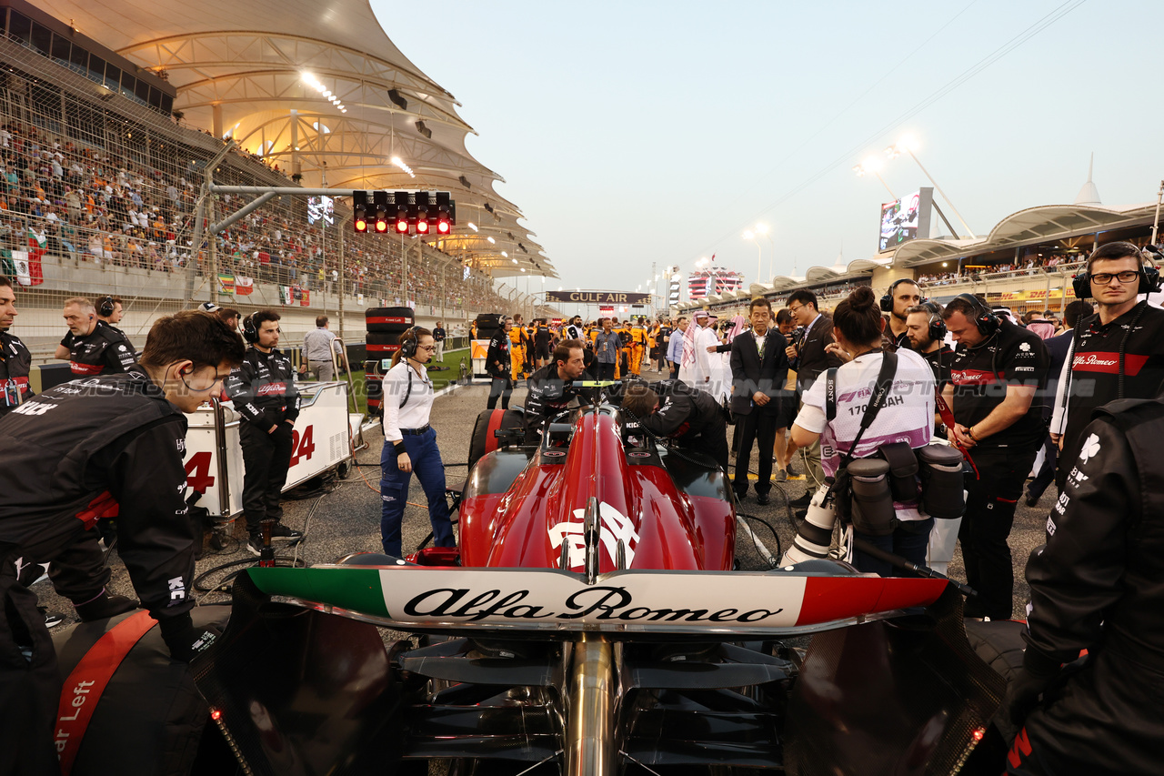 GP BAHRAIN, Zhou Guanyu (CHN) Alfa Romeo F1 Team C43 on the grid.

05.03.2023. Formula 1 World Championship, Rd 1, Bahrain Grand Prix, Sakhir, Bahrain, Gara Day.

- www.xpbimages.com, EMail: requests@xpbimages.com © Copyright: Moy / XPB Images