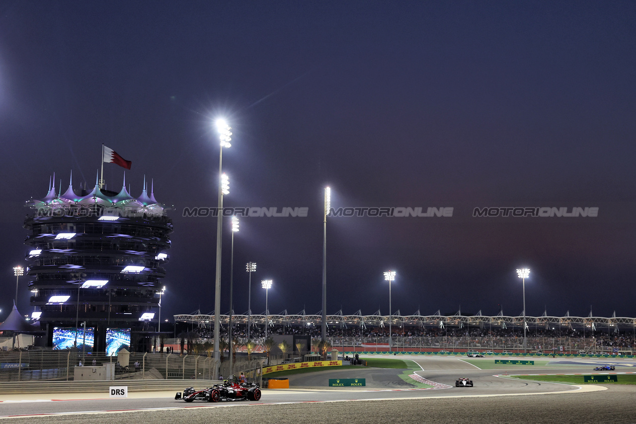 GP BAHRAIN, Zhou Guanyu (CHN) Alfa Romeo F1 Team C43.

05.03.2023. Formula 1 World Championship, Rd 1, Bahrain Grand Prix, Sakhir, Bahrain, Gara Day.

- www.xpbimages.com, EMail: requests@xpbimages.com © Copyright: Bearne / XPB Images