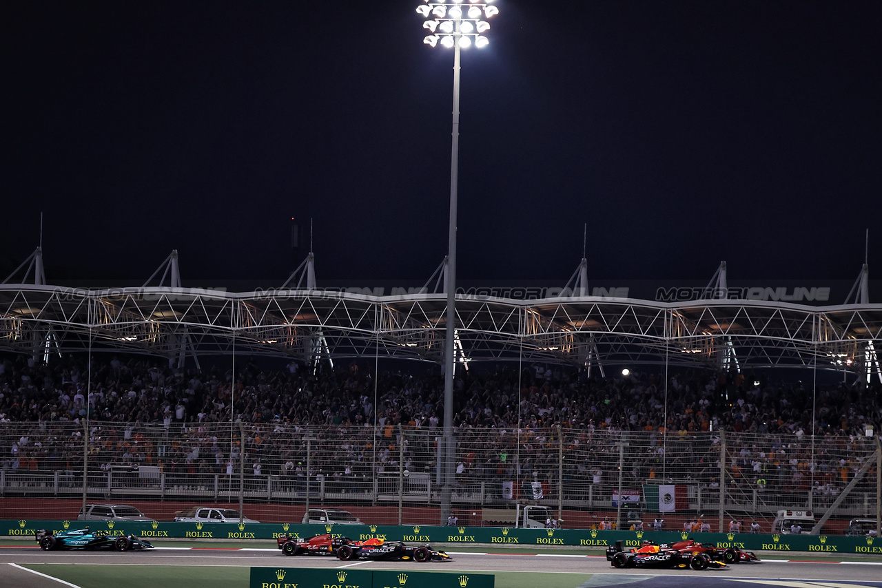 GP BAHRAIN, Max Verstappen (NLD) Red Bull Racing RB19 davanti a at the partenza of the race.

05.03.2023. Formula 1 World Championship, Rd 1, Bahrain Grand Prix, Sakhir, Bahrain, Gara Day.

- www.xpbimages.com, EMail: requests@xpbimages.com © Copyright: Bearne / XPB Images