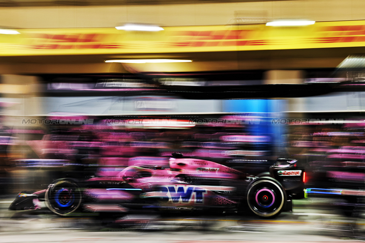 GP BAHRAIN, Esteban Ocon (FRA) Alpine F1 Team A523 makes a pit stop.

05.03.2023. Formula 1 World Championship, Rd 1, Bahrain Grand Prix, Sakhir, Bahrain, Gara Day.

- www.xpbimages.com, EMail: requests@xpbimages.com © Copyright: Batchelor / XPB Images