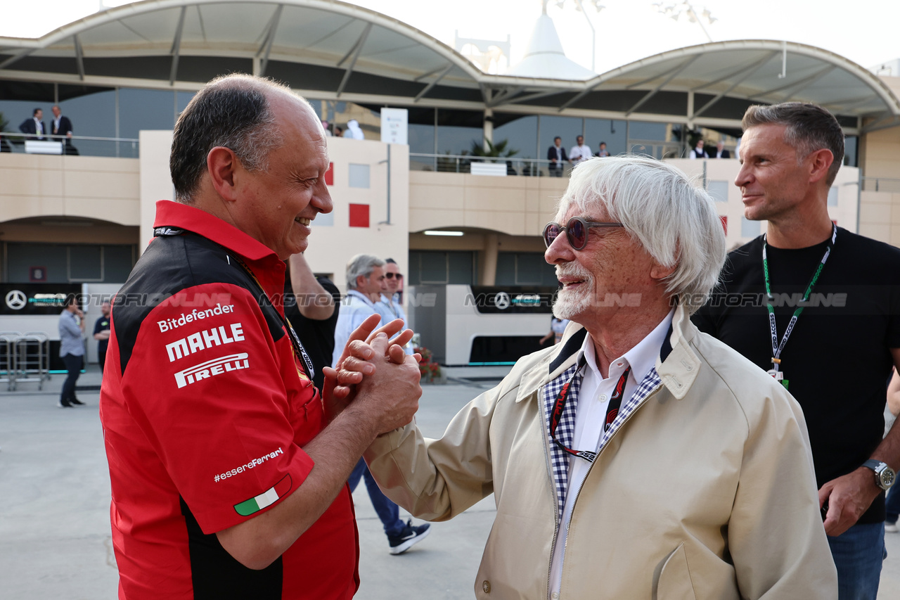 GP BAHRAIN, (L to R): Frederic Vasseur (FRA) Ferrari Team Principal with Bernie Ecclestone (GBR) on the grid.

05.03.2023. Formula 1 World Championship, Rd 1, Bahrain Grand Prix, Sakhir, Bahrain, Gara Day.

- www.xpbimages.com, EMail: requests@xpbimages.com © Copyright: Moy / XPB Images