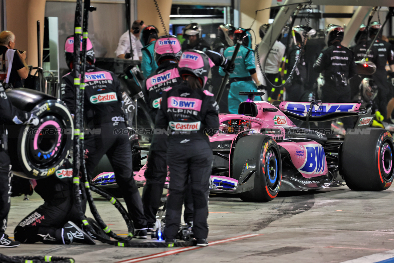 GP BAHRAIN, Esteban Ocon (FRA) Alpine F1 Team A523 makes a pit stop.

05.03.2023. Formula 1 World Championship, Rd 1, Bahrain Grand Prix, Sakhir, Bahrain, Gara Day.

- www.xpbimages.com, EMail: requests@xpbimages.com © Copyright: Batchelor / XPB Images