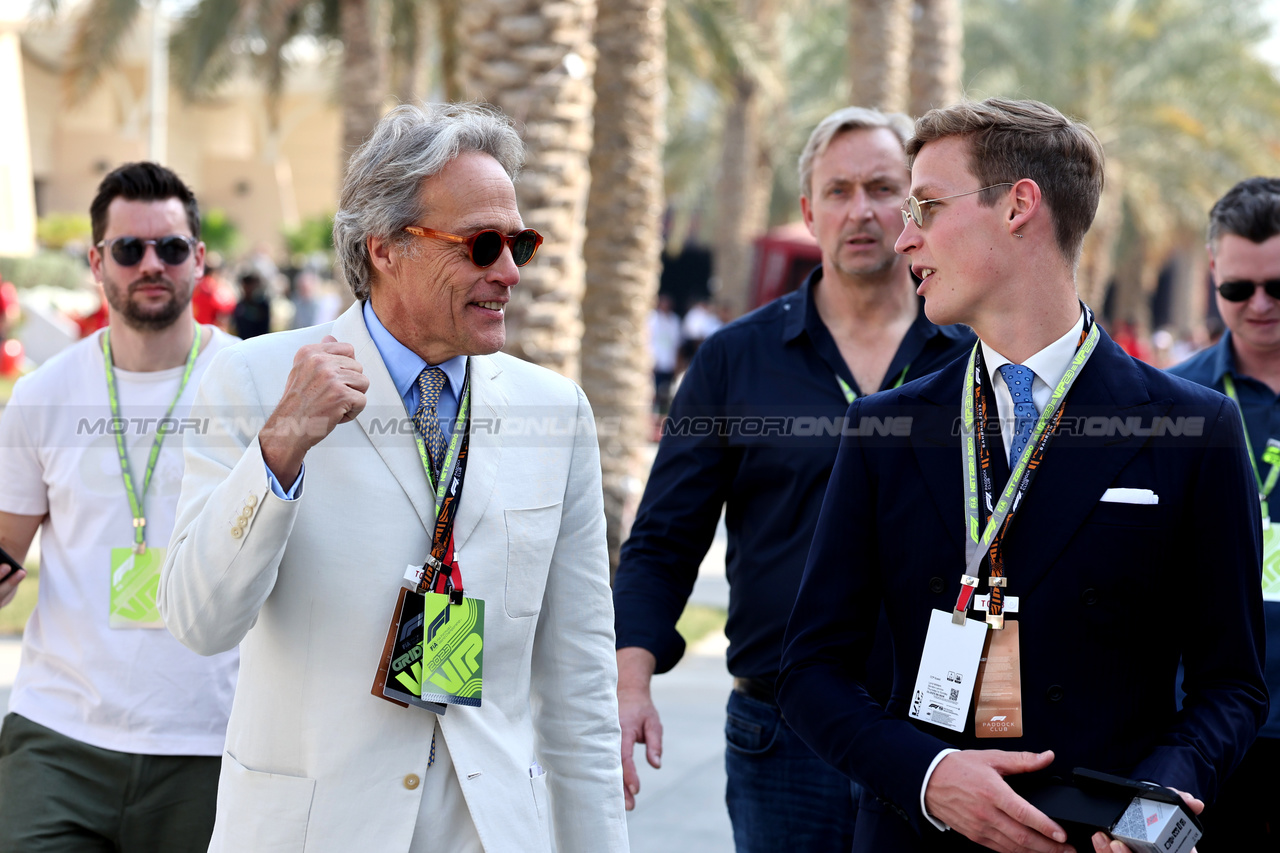 GP BAHRAIN, Charles Gordon-Lennox, Duke of Richmond (GBR) (Left).

05.03.2023. Formula 1 World Championship, Rd 1, Bahrain Grand Prix, Sakhir, Bahrain, Gara Day.

- www.xpbimages.com, EMail: requests@xpbimages.com © Copyright: Moy / XPB Images