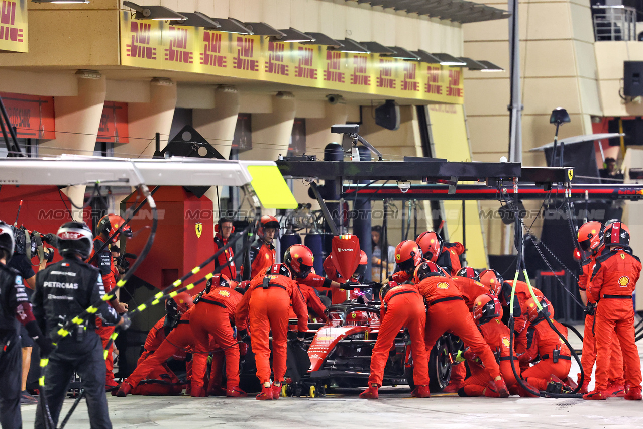 GP BAHRAIN, Charles Leclerc (MON) Ferrari SF-23 makes a pit stop.

05.03.2023. Formula 1 World Championship, Rd 1, Bahrain Grand Prix, Sakhir, Bahrain, Gara Day.

- www.xpbimages.com, EMail: requests@xpbimages.com © Copyright: Batchelor / XPB Images