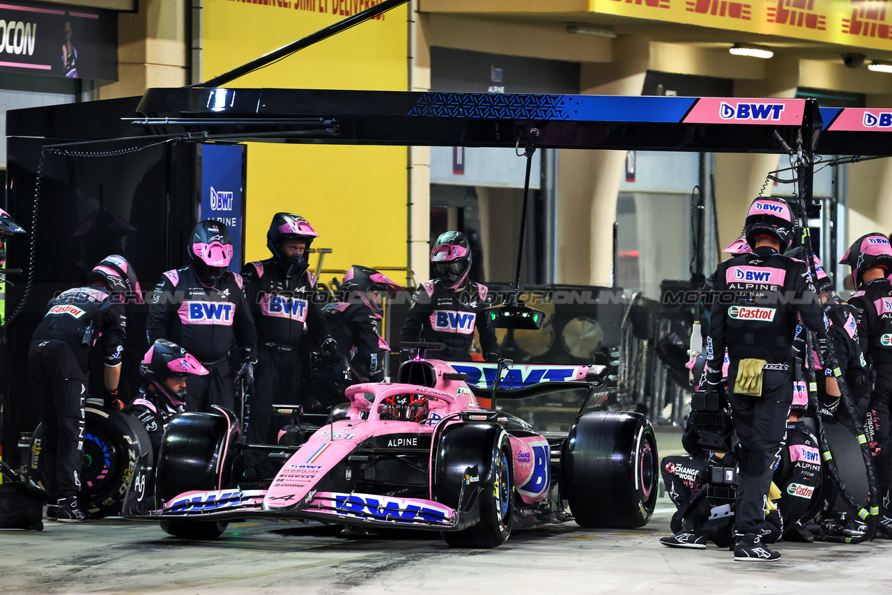 GP BAHRAIN, Esteban Ocon (FRA) Alpine F1 Team A523 makes a pit stop.

05.03.2023. Formula 1 World Championship, Rd 1, Bahrain Grand Prix, Sakhir, Bahrain, Gara Day.

- www.xpbimages.com, EMail: requests@xpbimages.com © Copyright: Batchelor / XPB Images