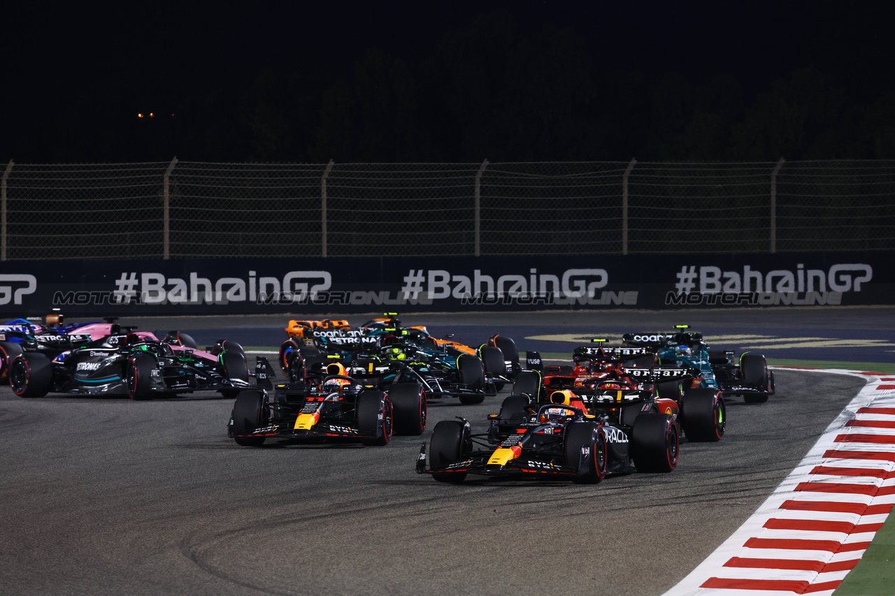 GP BAHRAIN, Max Verstappen (NLD) Red Bull Racing RB19 davanti a at the partenza of the race.

05.03.2023. Formula 1 World Championship, Rd 1, Bahrain Grand Prix, Sakhir, Bahrain, Gara Day.

- www.xpbimages.com, EMail: requests@xpbimages.com © Copyright: Batchelor / XPB Images