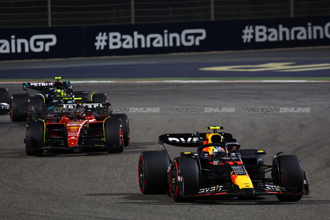GP BAHRAIN, Sergio Perez (MEX) Red Bull Racing RB19.

05.03.2023. Formula 1 World Championship, Rd 1, Bahrain Grand Prix, Sakhir, Bahrain, Gara Day.

- www.xpbimages.com, EMail: requests@xpbimages.com © Copyright: Batchelor / XPB Images