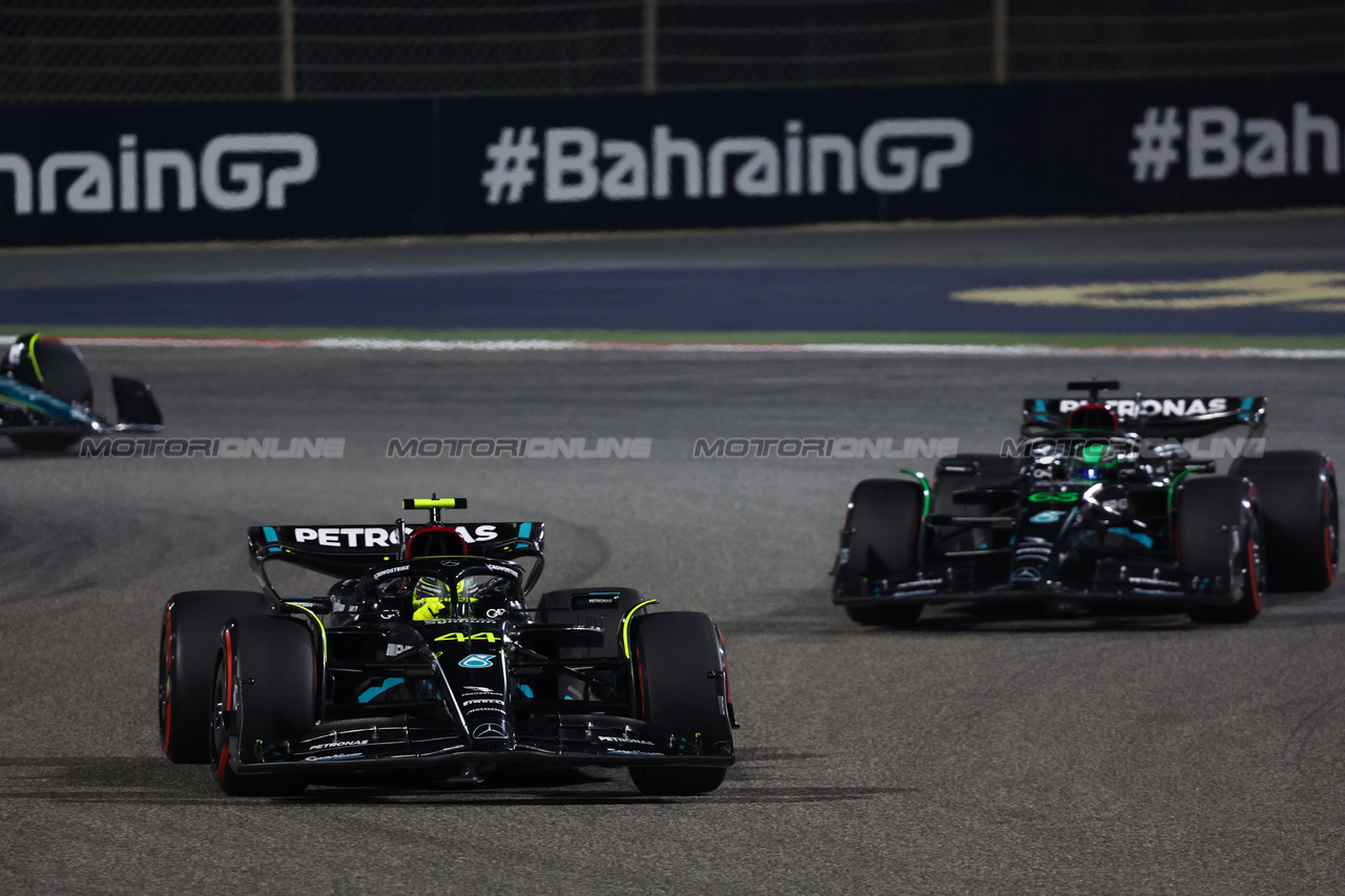 GP BAHRAIN, Lewis Hamilton (GBR) Mercedes AMG F1 W14.

05.03.2023. Formula 1 World Championship, Rd 1, Bahrain Grand Prix, Sakhir, Bahrain, Gara Day.

- www.xpbimages.com, EMail: requests@xpbimages.com © Copyright: Batchelor / XPB Images