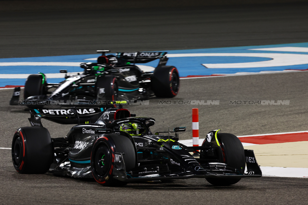 GP BAHRAIN, Lewis Hamilton (GBR) Mercedes AMG F1 W14.

05.03.2023. Formula 1 World Championship, Rd 1, Bahrain Grand Prix, Sakhir, Bahrain, Gara Day.

- www.xpbimages.com, EMail: requests@xpbimages.com © Copyright: Batchelor / XPB Images
