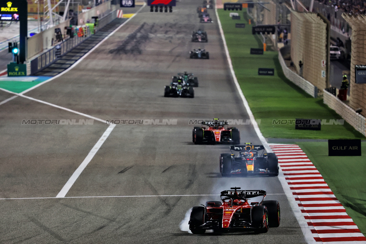 GP BAHRAIN, Charles Leclerc (MON) Ferrari SF-23 locks up under braking.

05.03.2023. Formula 1 World Championship, Rd 1, Bahrain Grand Prix, Sakhir, Bahrain, Gara Day.

- www.xpbimages.com, EMail: requests@xpbimages.com © Copyright: Charniaux / XPB Images