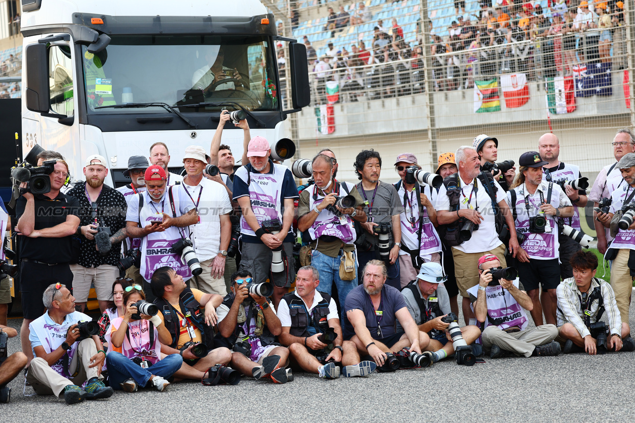 GP BAHRAIN, Circuit Atmosfera - Photographers.

05.03.2023. Formula 1 World Championship, Rd 1, Bahrain Grand Prix, Sakhir, Bahrain, Gara Day.

- www.xpbimages.com, EMail: requests@xpbimages.com © Copyright: Batchelor / XPB Images