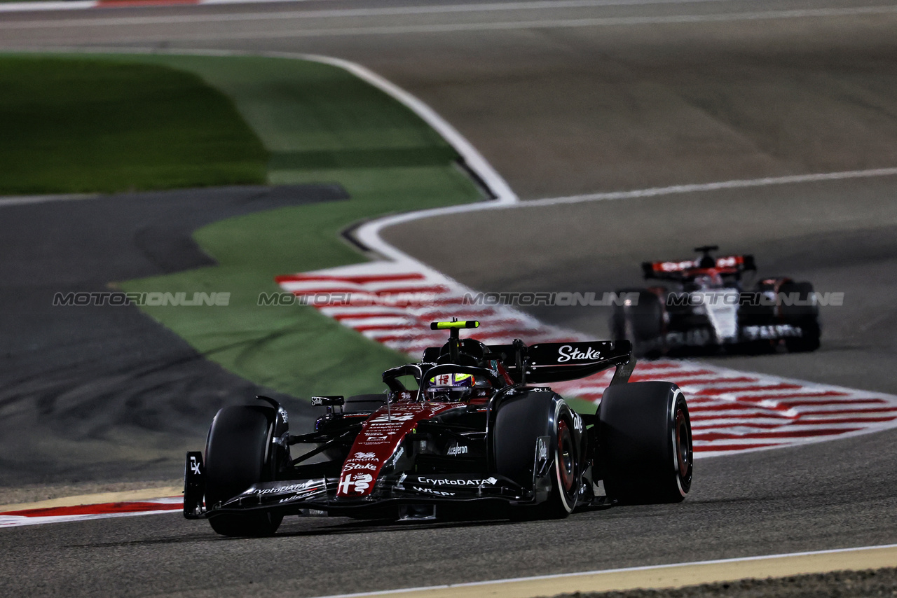 GP BAHRAIN, Zhou Guanyu (CHN) Alfa Romeo F1 Team C43.

05.03.2023. Formula 1 World Championship, Rd 1, Bahrain Grand Prix, Sakhir, Bahrain, Gara Day.

- www.xpbimages.com, EMail: requests@xpbimages.com © Copyright: Charniaux / XPB Images