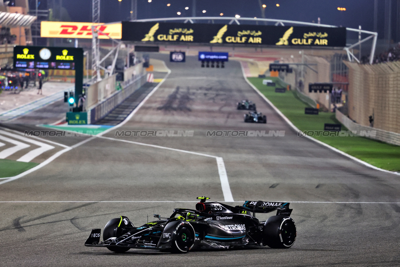 GP BAHRAIN, Lewis Hamilton (GBR) Mercedes AMG F1 W14.

05.03.2023. Formula 1 World Championship, Rd 1, Bahrain Grand Prix, Sakhir, Bahrain, Gara Day.

- www.xpbimages.com, EMail: requests@xpbimages.com © Copyright: Charniaux / XPB Images