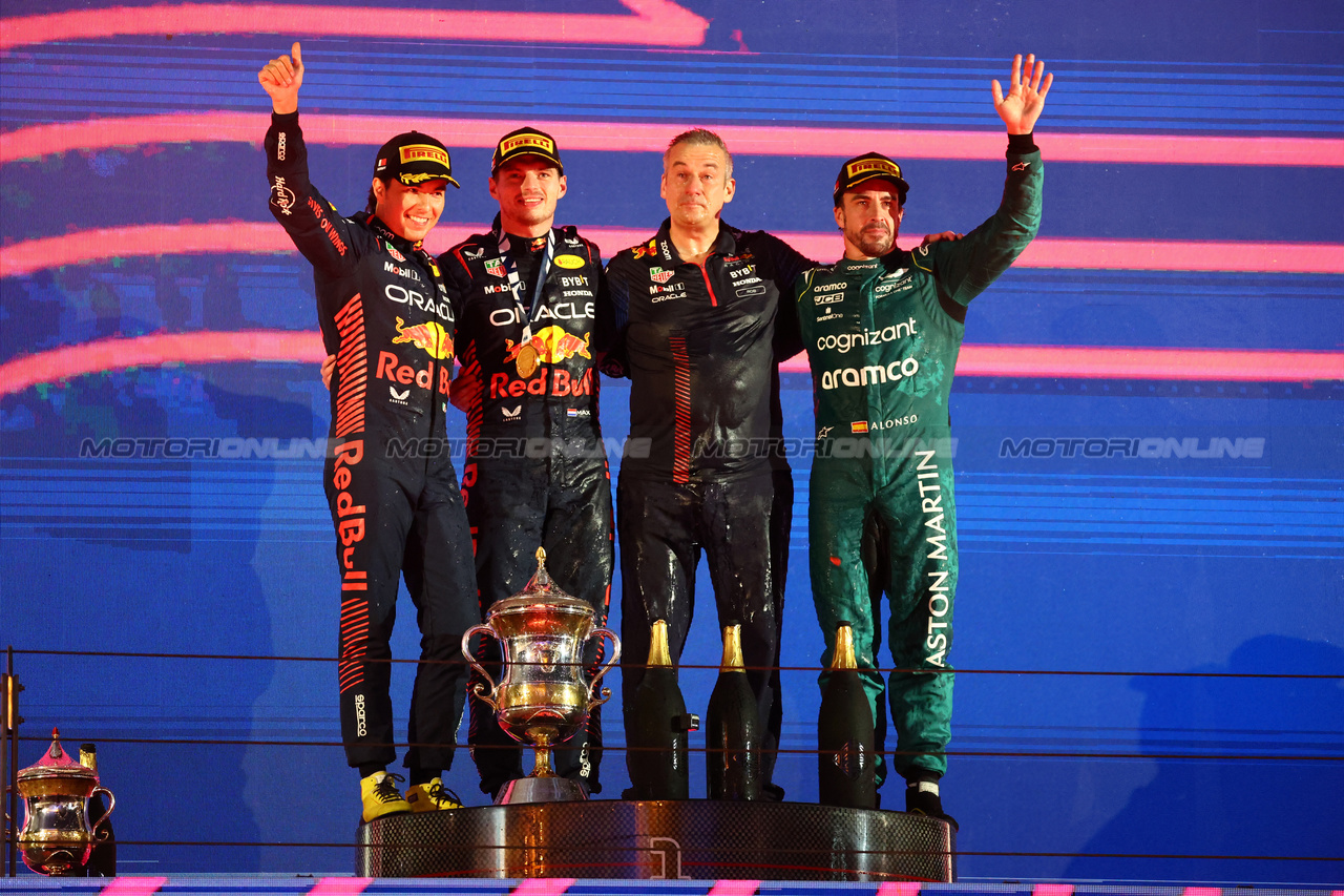 GP BAHRAIN, 1st place Max Verstappen (NLD) Red Bull Racing RB19, 2nd place Sergio Perez (MEX) Red Bull Racing RB19 e 3rd place Fernando Alonso (ESP) Aston Martin F1 Team AMR23.
05.03.2023. Formula 1 World Championship, Rd 1, Bahrain Grand Prix, Sakhir, Bahrain, Gara Day.
- www.xpbimages.com, EMail: requests@xpbimages.com © Copyright: Batchelor / XPB Images