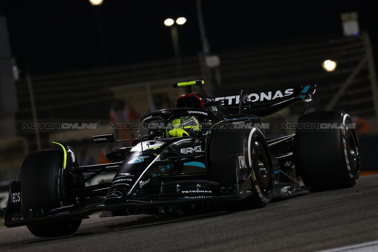 GP BAHRAIN, Lewis Hamilton (GBR) Mercedes AMG F1 W14.

05.03.2023. Formula 1 World Championship, Rd 1, Bahrain Grand Prix, Sakhir, Bahrain, Gara Day.

- www.xpbimages.com, EMail: requests@xpbimages.com © Copyright: Moy / XPB Images