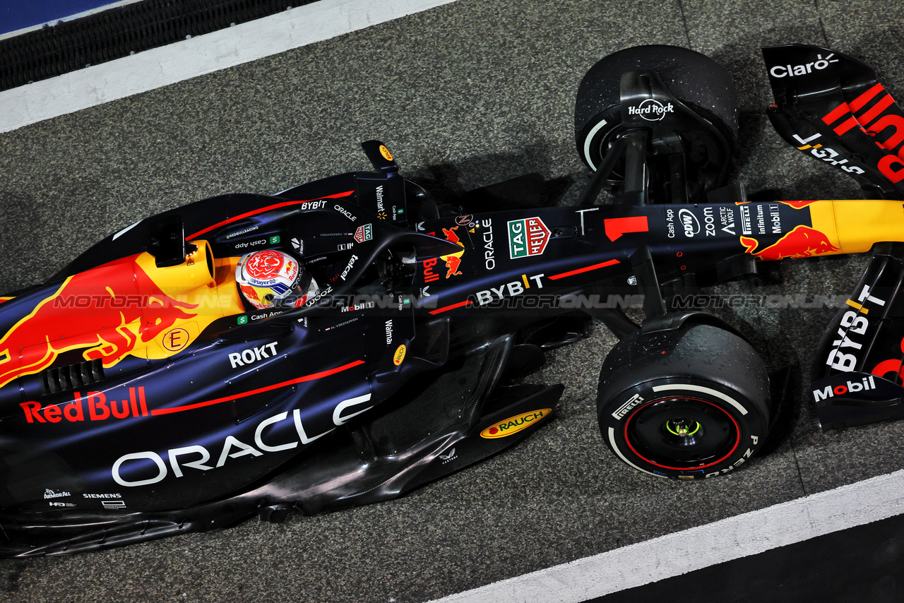GP BAHRAIN, Gara winner Max Verstappen (NLD) Red Bull Racing RB19 in parc ferme.

05.03.2023. Formula 1 World Championship, Rd 1, Bahrain Grand Prix, Sakhir, Bahrain, Gara Day.

- www.xpbimages.com, EMail: requests@xpbimages.com © Copyright: Moy / XPB Images