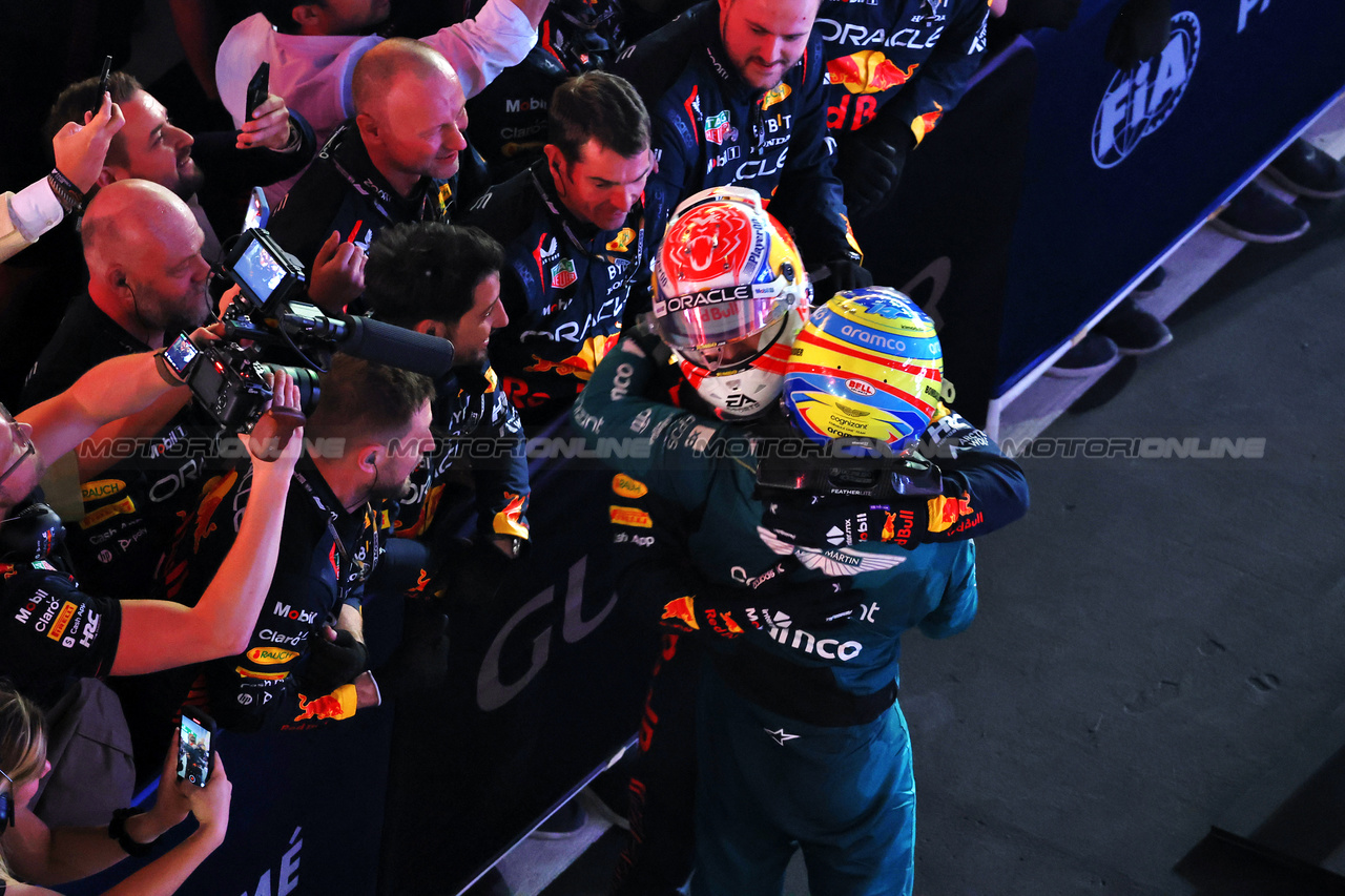GP BAHRAIN, Gara winner Max Verstappen (NLD) Red Bull Racing celebrates with third placed Fernando Alonso (ESP) Aston Martin F1 Team in parc ferme.

05.03.2023. Formula 1 World Championship, Rd 1, Bahrain Grand Prix, Sakhir, Bahrain, Gara Day.

- www.xpbimages.com, EMail: requests@xpbimages.com © Copyright: Moy / XPB Images