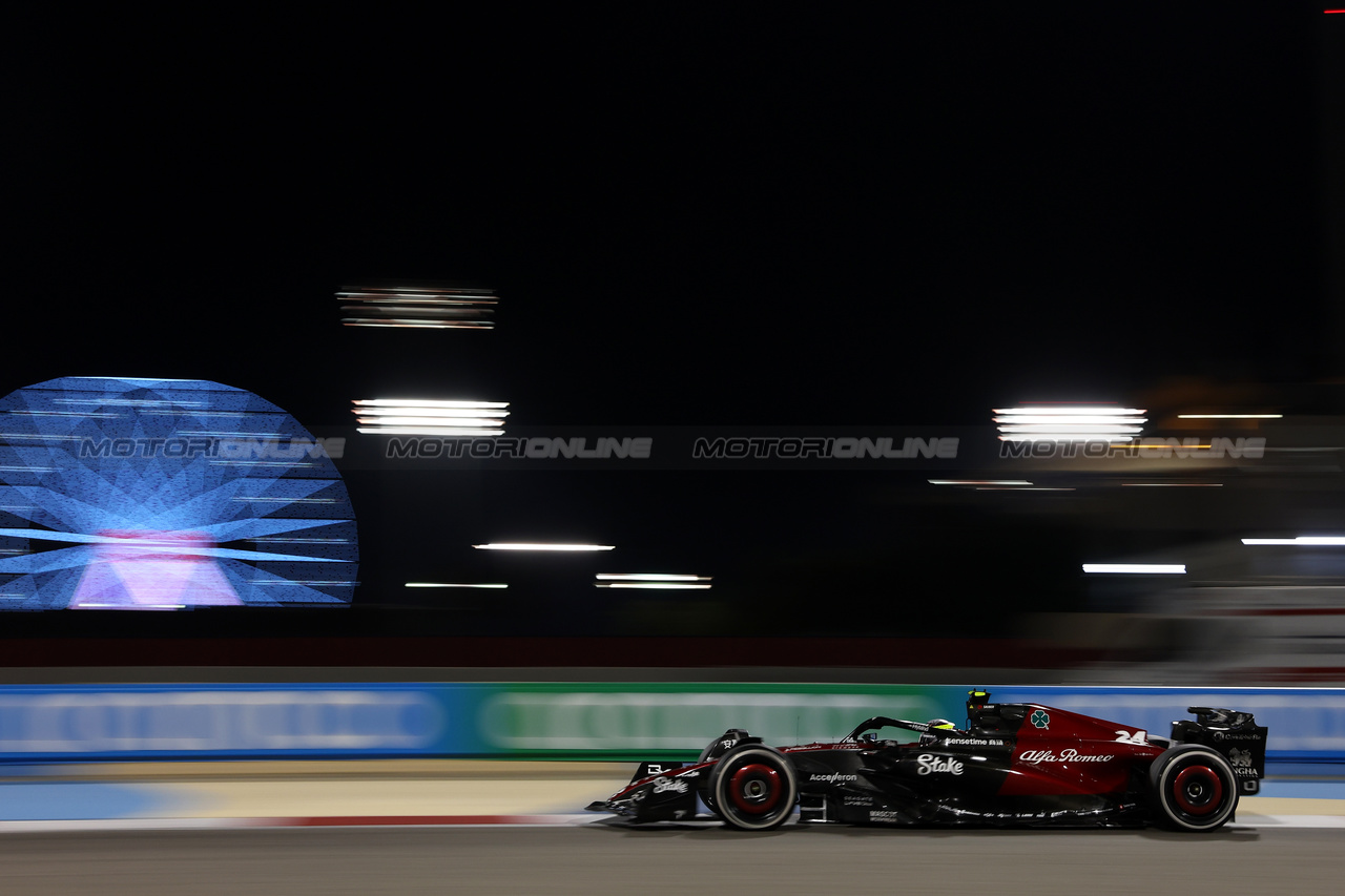 GP BAHRAIN, Zhou Guanyu (CHN) Alfa Romeo F1 Team C43.

05.03.2023. Formula 1 World Championship, Rd 1, Bahrain Grand Prix, Sakhir, Bahrain, Gara Day.

- www.xpbimages.com, EMail: requests@xpbimages.com © Copyright: Bearne / XPB Images